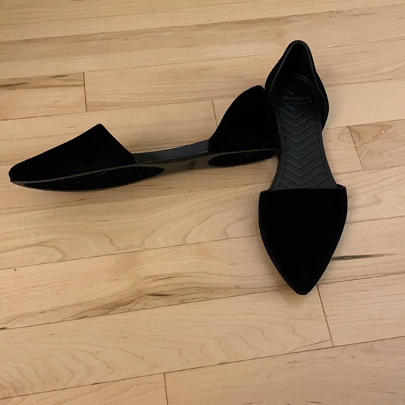 Native brand black crushed velvet flats
